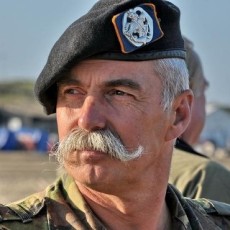Thom Karremans, il comandante che guidava le truppe olandesi a Srebrenica (bilitimatlasi.com)